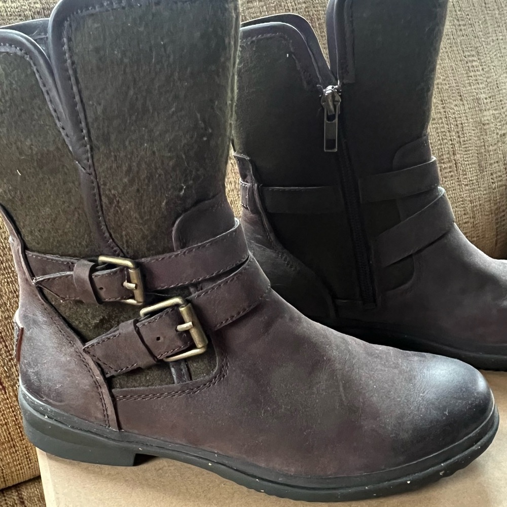 NEW w/out tags UGG Simmens wool lined boots with side zipper & buckle detail